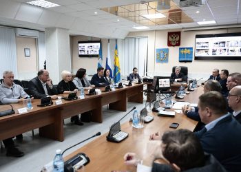 Ключи от нового жилья, ремонт дорог и другое: Русских подвёл итоги поездки в Димитровград