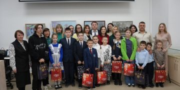 Глава Ульяновска наградил юных исследователей семейной истории