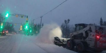 56 машин и 5 бригад: как Ульяновск расчищает улицы после первого серьезного снегопада