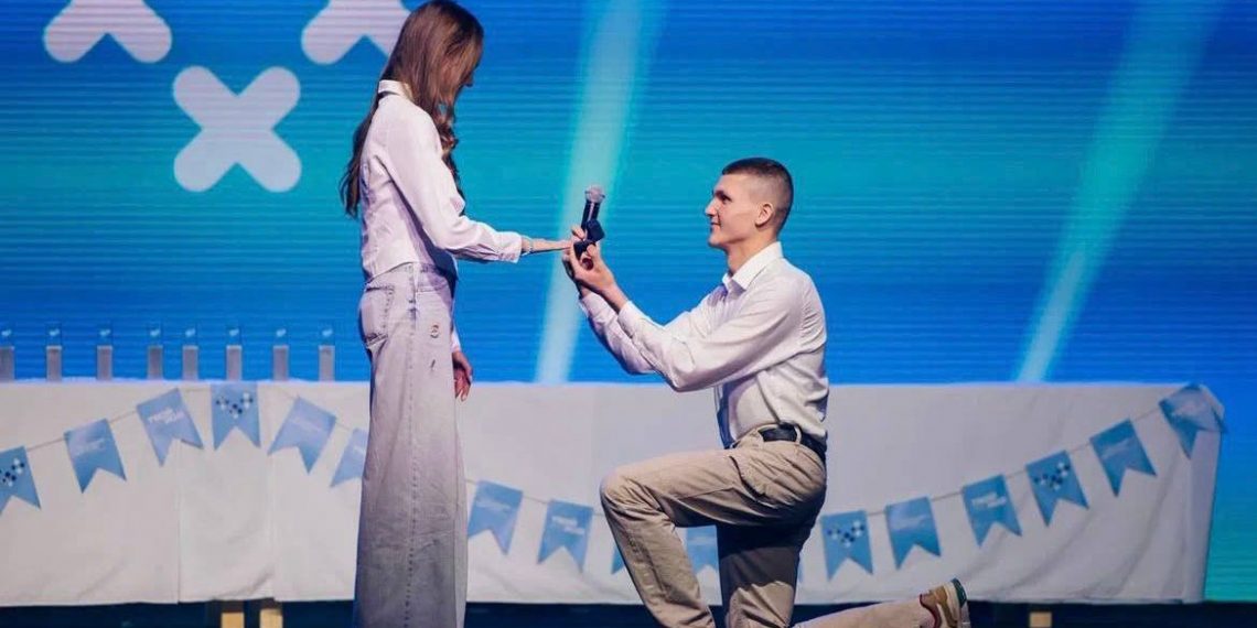 Студент ульяновского политеха сделал предложение любимой на сцене форума «Твой Ход – 2025»