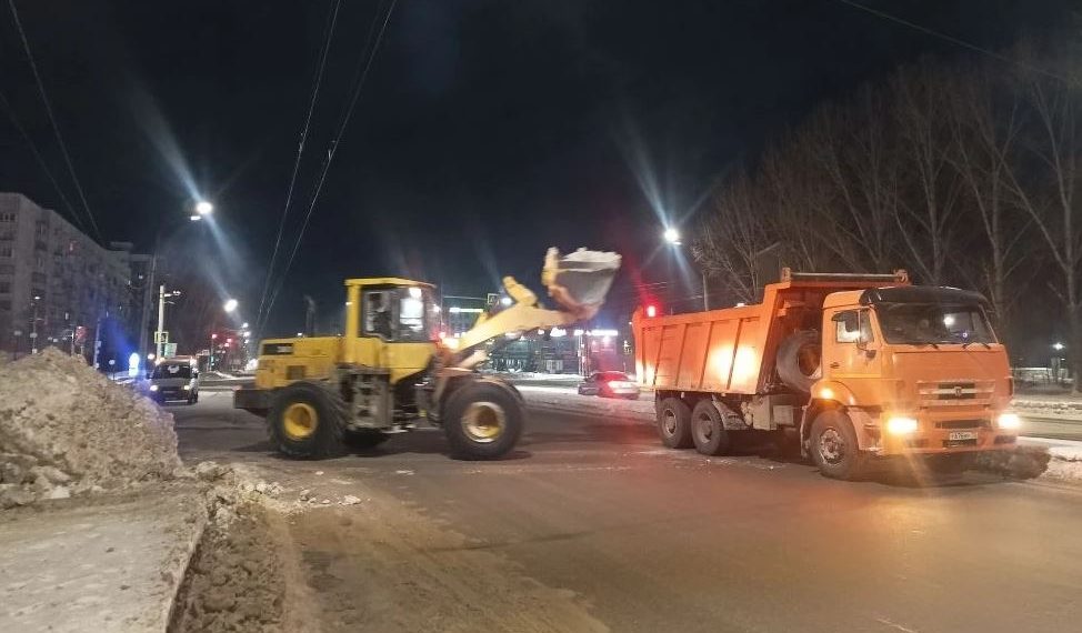 За сутки с улиц Ульяновска вывезли 165 самосвалов снега