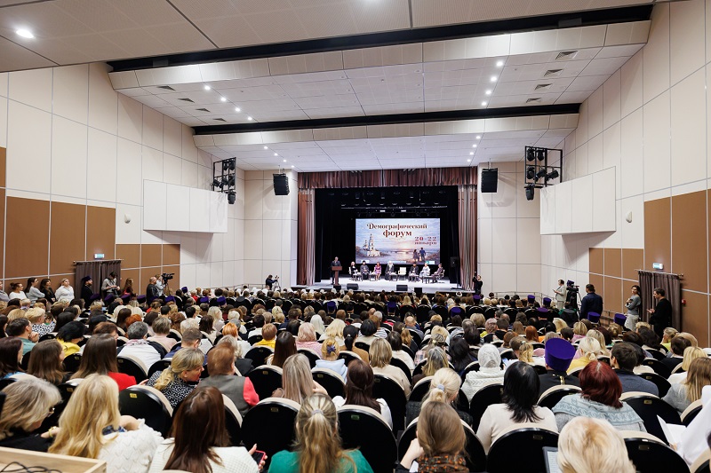 На форуме в Ульяновске заявили о планах удвоить число семей с детьми