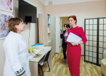 Московская гостья из федерального фонда проверила женские консультации Ульяновска