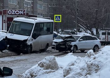 В тройном ДТП с маршруткой на севере Ульяновска пострадали три человека