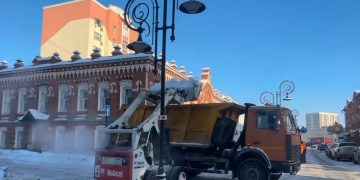 За сутки — 149 машин снега: как в Ульяновске чистили остановки и дороги