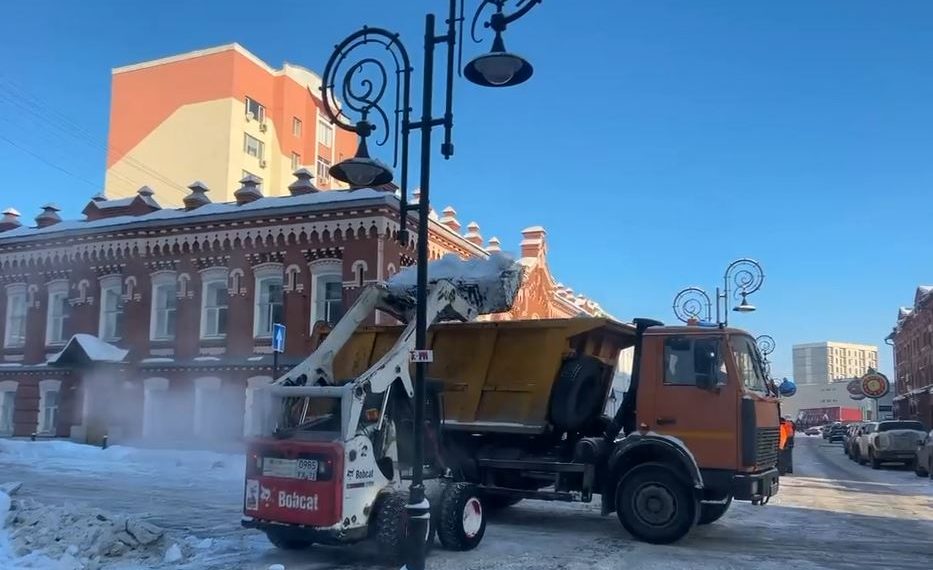 За сутки — 149 машин снега: как в Ульяновске чистили остановки и дороги