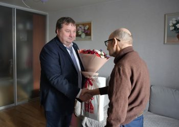 Живая история Ульяновска: мэр Болдакин встретился с блокадником Владимиром Туровским