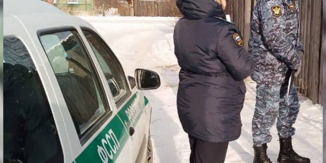 В Ульяновске судебные приставы помогли отцу забрать детей у матери