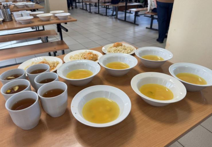 Более 50 тысяч ульяновских школьников получают бесплатное горячее питание