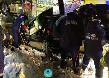 Ночью на Урицкого в Ульяновске легковушка влетела в столб