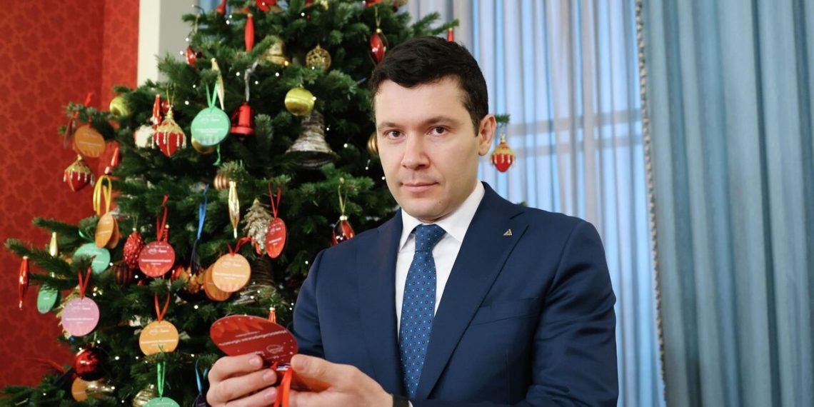 Министр Алиханов исполнил новогоднюю мечту ульяновского школьника на янтарном комбинате