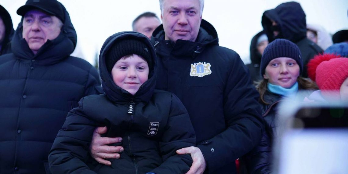 Губернатор Русских проинспектировал социальные объекты и проекты в Сенгилеевском районе