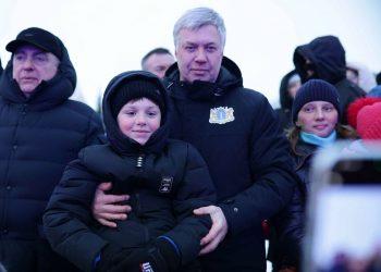 Губернатор Русских проинспектировал социальные объекты и проекты в Сенгилеевском районе