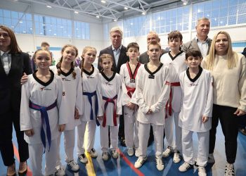 Русских открыл в Тереньгульском районе новый современный спорткомплекс