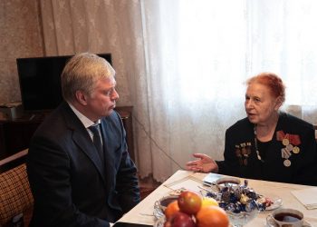 Ульяновский губернатор навестил жительницу блокадного Ленинграда в памятный день