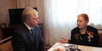Ульяновский губернатор навестил жительницу блокадного Ленинграда в памятный день