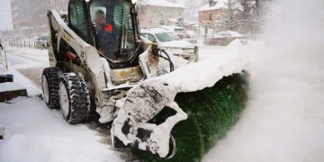Власти Ульяновска напомнили телефоны для жалоб на неубранный снег