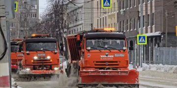 «Работаем без выходных»: как Ульяновск борется со снежной бурей