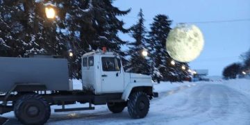 Каток на Эспланаде в Ульяновске закрыт на ремонт льда до выходных