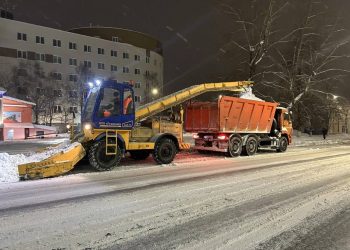 В Ульяновске за сутки на уборку снега вывели 209 единиц техники
