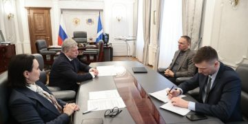 Губернатор Русских и руководство «ТЕХНОНИКОЛЬ» обсудили развитие завода в Новоульяновске