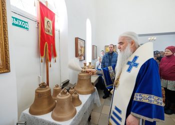 Митрополит Лонгин освятил колокола в храме посёлка Языково