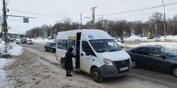 Трамваи отстают, автобусы спешат: как прошел рейд на остановках Ульяновска