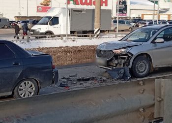 ДТП у «Аквамолла» парализовало движение по Минаевскому мосту