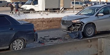 ДТП у «Аквамолла» парализовало движение по Минаевскому мосту