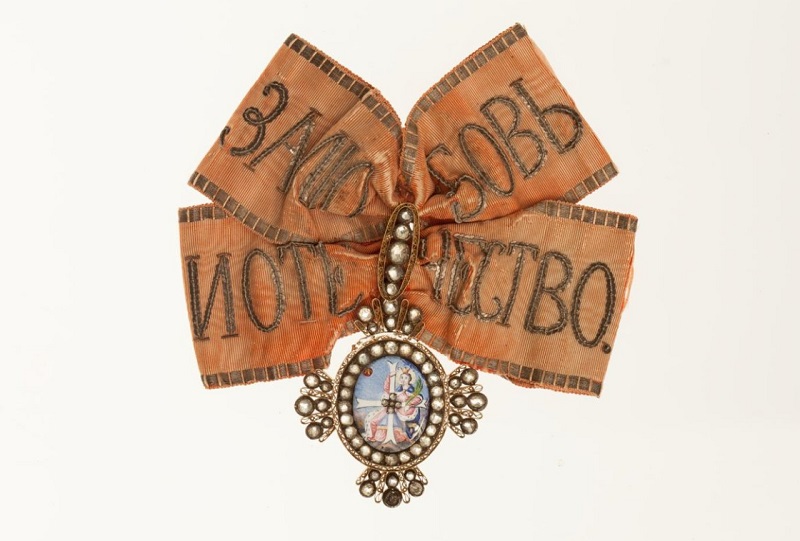 Ульяновцы первыми увидят 148 уникальных орденов из коллекции ГИМ