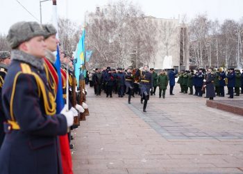 В День защитника Отечества ульяновцы возложили цветы к Вечному огню