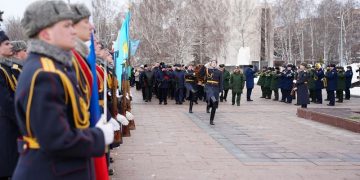 В День защитника Отечества ульяновцы возложили цветы к Вечному огню