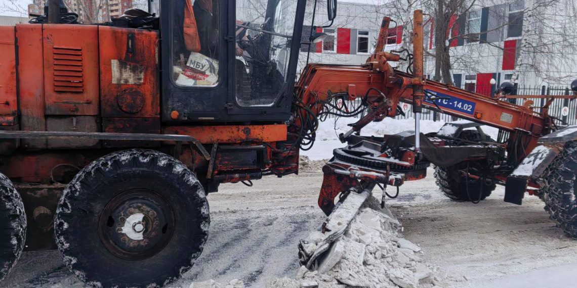 На улицах Ульяновска тестируют специальный нож для очистки дорог ото льда