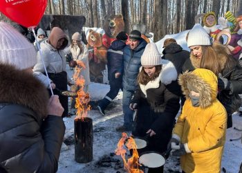Блины на пеньках и этно-рок: как ульяновцы празднуют Масленицу в парке Победы