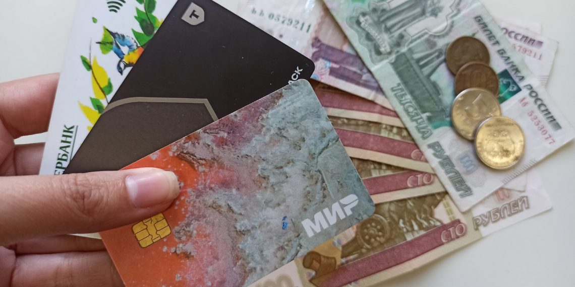 В Ульяновской области отмечен рост безналичных платежей и числа эмитированных карт