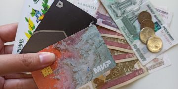 В Ульяновской области отмечен рост безналичных платежей и числа эмитированных карт