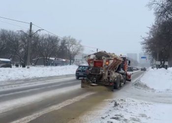 Ульяновские дорожники усилили борьбу со снегом и льдом