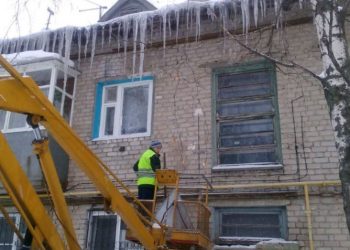 В Ульяновске взялись за крыши: Болдакин поручил усилить очистку кровель