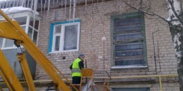 В Ульяновске взялись за крыши: Болдакин поручил усилить очистку кровель