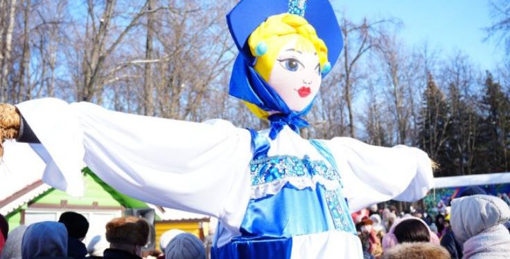 Более 50 тысяч ульяновцев вышли на улицы проводить зиму: как город гулял Масленицу