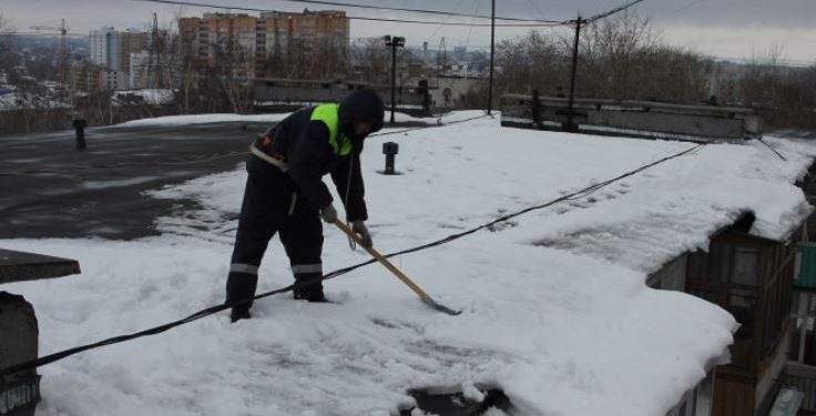 УК и коммерсантов в Ульяновске наказали рублём за нечищеные крыши и дворы