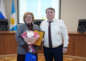 Болдакин проводил Топоркову на пенсию с благодарностями и подарками