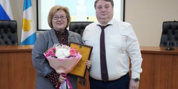 Болдакин проводил Топоркову на пенсию с благодарностями и подарками