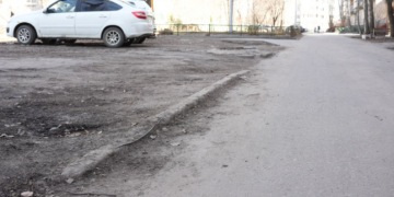 В Ульяновске за парковку на газонах и нечищеные фасады начали арестовывать счета