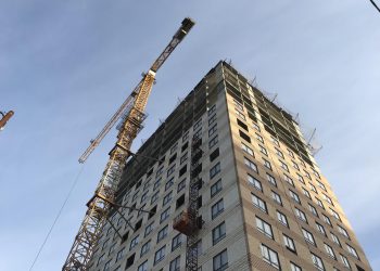 Гендиректора и его супругу обвиняют в многомиллионных махинациях со стройкой