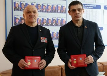 95 конвоев и уроки мужества: в Ульяновске вручили награды за содействие СВО