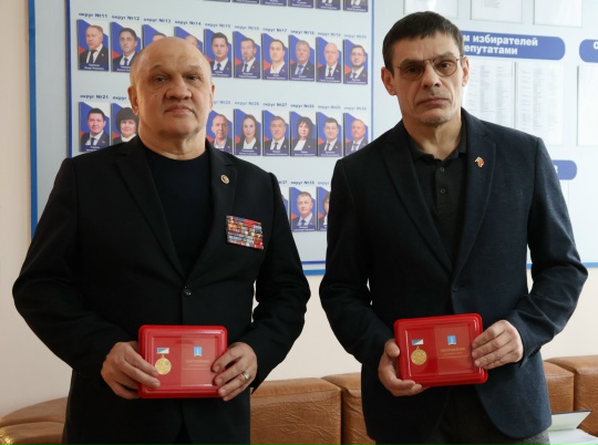 95 конвоев и уроки мужества: в Ульяновске вручили награды за содействие СВО