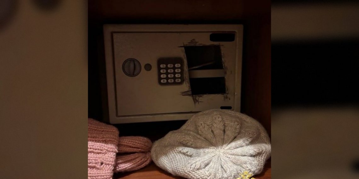 Жительницы Ульяновска взломали сейф родственника и отдали мошенникам миллион рублей