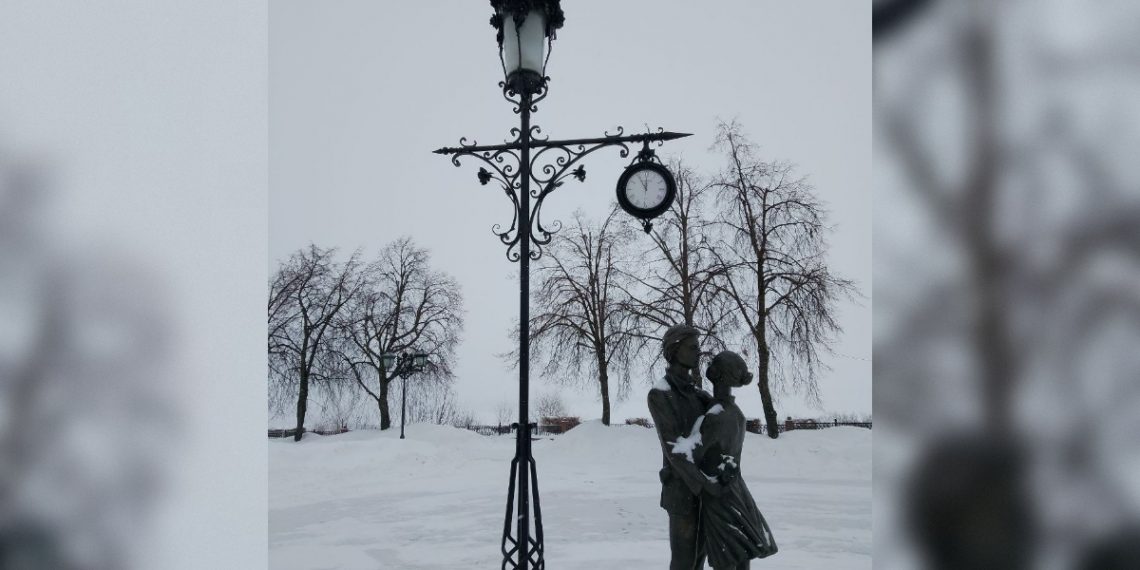 В Ульяновске восстановили разбитые вандалами часы у скульптуры «Влюблённые»