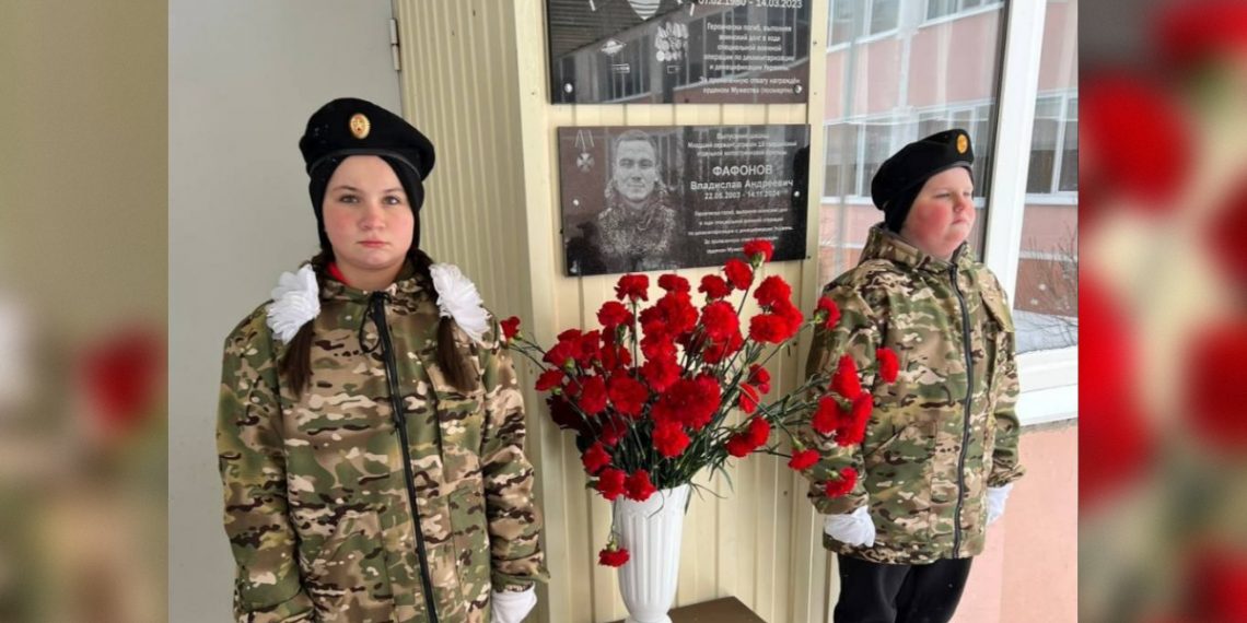 В двух школах Ульяновска открыли мемориальные доски участникам СВО